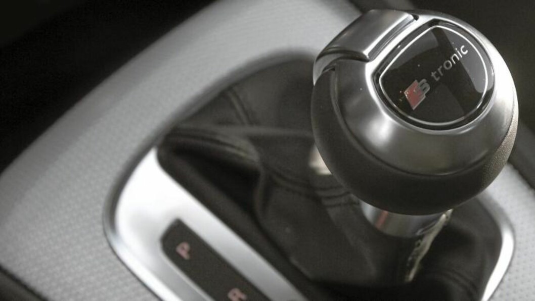 <strong>MODERNE:</strong> Den automatiske dobbeltclutchgirkassen, som Audi kaller S tronic, er blant de beste på markedet. Foto: Egil Nordlien, HM Foto <strong>MODERNE:</strong> Den automatiske dobbeltclutchgirkassen, som Audi kaller S tronic, er blant de beste på markedet. Foto: Egil Nordlien, HM Foto