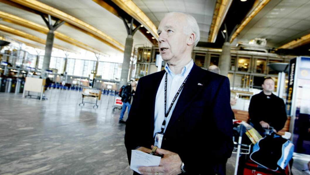 <strong>- EN TIME:</strong> Informasjonssjef Kobro sier at passasjerene må regne med en time forsinkelser på flyavgangene. Foto: Håkon Mosvold Larsen / SCANPIX <strong>- EN TIME:</strong> Informasjonssjef Kobro sier at passasjerene må regne med en time forsinkelser på flyavgangene. Foto: Håkon Mosvold Larsen / SCANPIX
