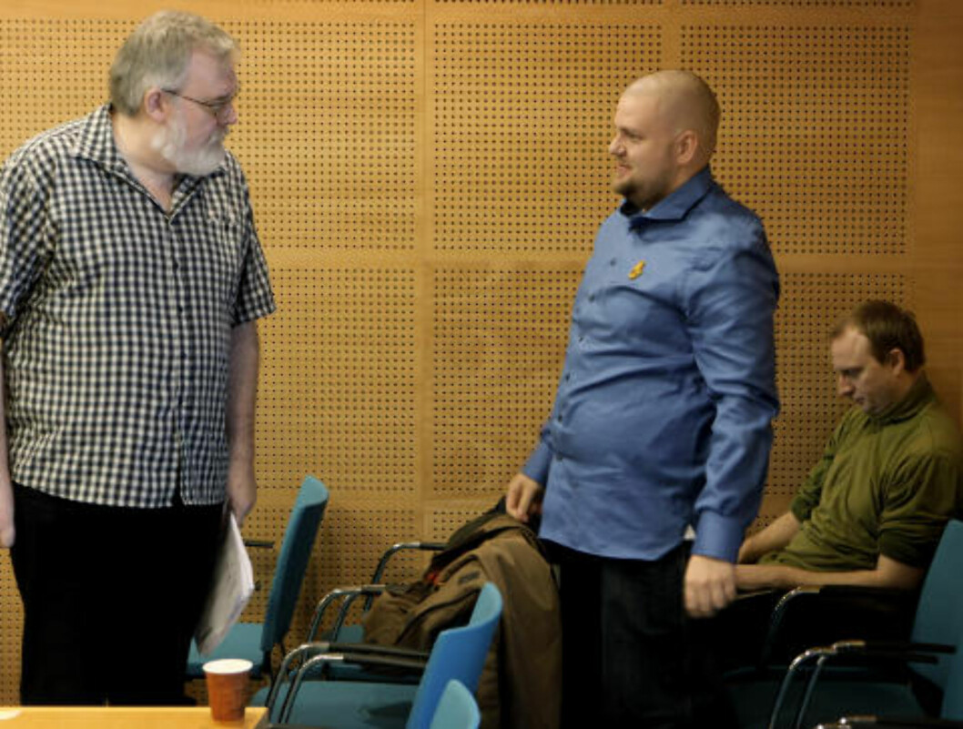 <strong>I RETTEN:</strong> Fra venstre: Kjell Gunnar Larsen, nestleder Kenneth Fuglemsmo og ansatt Henrik Ormåsen, som også er 1. vara til arbeidsutvalget i SOS Rasisme. Foto: ERLING HÆGELAND/Dagbladet <strong>I RETTEN:</strong> Fra venstre: Kjell Gunnar Larsen, nestleder Kenneth Fuglemsmo og ansatt Henrik Ormåsen, som også er 1. vara til arbeidsutvalget i SOS Rasisme. Foto: ERLING HÆGELAND/Dagbladet