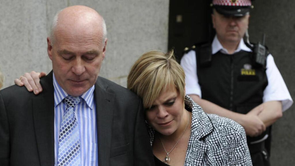 DØMT FORRIGE MÅNED: Levi Bellfield fikk livstidsstraff for drapet på Milly Dowler i forrige måned. Her er jentas far Bob Dowler sammen med datteren Gemma utenfor rettsalen. Foto: REUTERS/Paul Hackett DØMT FORRIGE MÅNED: Levi Bellfield fikk livstidsstraff for drapet på Milly Dowler i forrige måned. Her er jentas far Bob Dowler sammen med datteren Gemma utenfor rettsalen. Foto: REUTERS/Paul Hackett