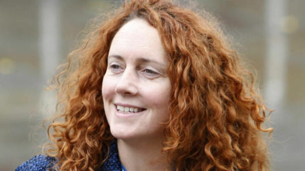 - SJOKKERT: Konsernsjef i News International, Rebekah Brooks, blir i dag bedt om å vurdere sin stilling av lederen av det britiske arbeiderpartiet, Ed Miliband. Selv sier hun at hun er sjokkert over avsløringene. Foto: AP Photo/Jon Super - SJOKKERT: Konsernsjef i News International, Rebekah Brooks, blir i dag bedt om å vurdere sin stilling av lederen av det britiske arbeiderpartiet, Ed Miliband. Selv sier hun at hun er sjokkert over avsløringene. Foto: AP Photo/Jon Super
