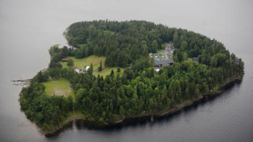 UTØYA: På denne øya i Tyrifjorden ble minst 84 personer drept i går. FOTO: ADRIAN ØHRN JOHANSEN/ DAGBLADET UTØYA: På denne øya i Tyrifjorden ble minst 84 personer drept i går. FOTO: ADRIAN ØHRN JOHANSEN/ DAGBLADET