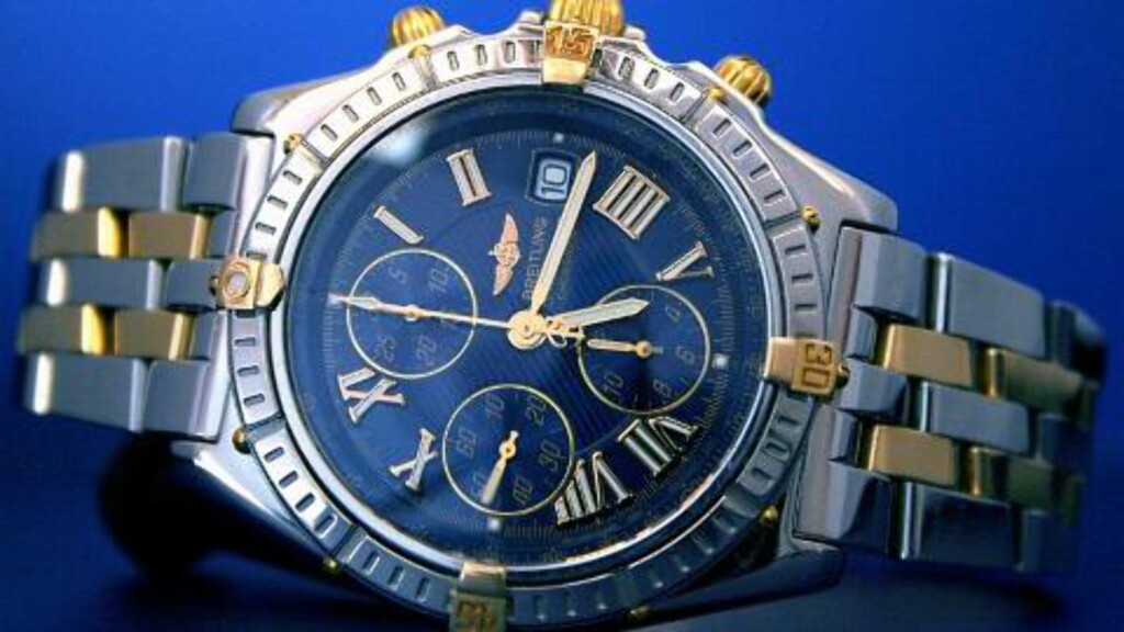 SKREV HAN SOLGTE KLOKKA SI: For sin Breitling Crosswind-klokka skal Breivik ha fått 1800 euro, han skriver den opprinnelig kostet 2650 euro. SKREV HAN SOLGTE KLOKKA SI: For sin Breitling Crosswind-klokka skal Breivik ha fått 1800 euro, han skriver den opprinnelig kostet 2650 euro.
