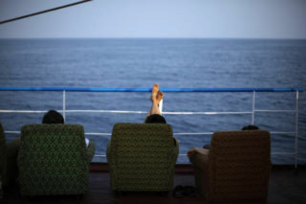 UTSIKT: Du kan nyte avslappende timer fra lenestoler på dekk ombord på cruiseskipet Mangyongbong. Foto: CARLOS BARRIA/REUTERS/SCANPIX UTSIKT: Du kan nyte avslappende timer fra lenestoler på dekk ombord på cruiseskipet Mangyongbong. Foto: CARLOS BARRIA/REUTERS/SCANPIX