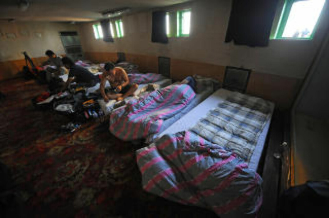 SOVESAL: Journalistene som deltok på jomfruturen med Nord-Koreas første cruiseskip Mangyongbong, lå i sovesaler. Foto: GOH CHAI HIN/AFP/SCANPIX SOVESAL: Journalistene som deltok på jomfruturen med Nord-Koreas første cruiseskip Mangyongbong, lå i sovesaler. Foto: GOH CHAI HIN/AFP/SCANPIX