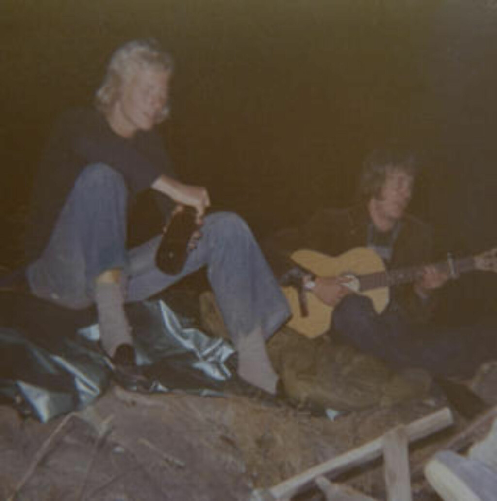 PÅ FEST: Her ser vi Sven Nordin på fest en gang midt på 70-tallet. Jeg var friker, sier han. Foto: Privat PÅ FEST: Her ser vi Sven Nordin på fest en gang midt på 70-tallet. Jeg var friker, sier han. Foto: Privat