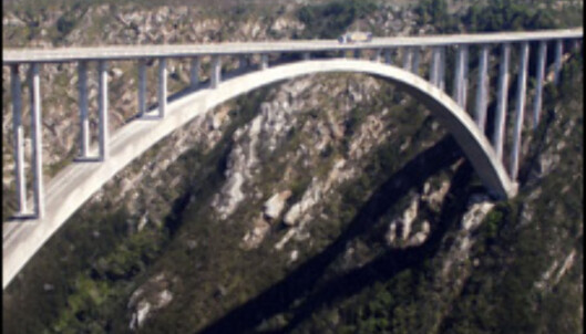 Kast deg utfor Bloukrans Bridge - hvis du tør. Kast deg utfor Bloukrans Bridge - hvis du tør.