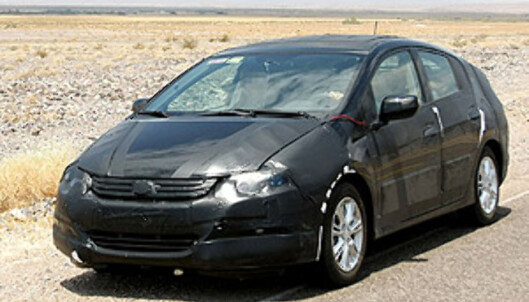 Bilen ser ganske stor ut, men det er likevel etter alt å dømme snakk om en utfordrer til Prius i kompaktklassen eller nedre mellomklasse Bilen ser ganske stor ut, men det er likevel etter alt å dømme snakk om en utfordrer til Prius i kompaktklassen eller nedre mellomklasse