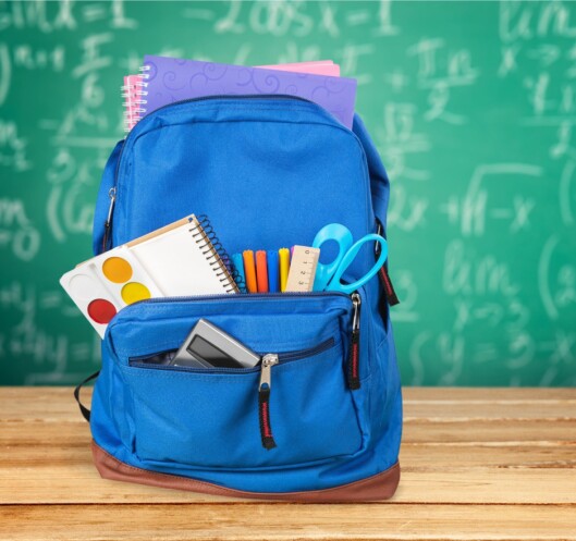 PÅ TIDE Å PAKKE SKOLESEKKEN: Enkelte kommuner velger å alltid starte skoleåret på en mandag. Foto: NTB Scanpix PÅ TIDE Å PAKKE SKOLESEKKEN: Enkelte kommuner velger å alltid starte skoleåret på en mandag. Foto: NTB Scanpix