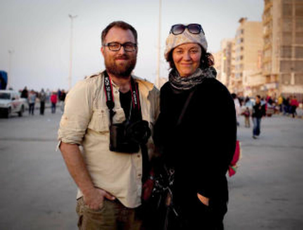 I LIBYA: Fotograf Tomm W. Christiansen og journalist Line Fransson. I LIBYA: Fotograf Tomm W. Christiansen og journalist Line Fransson.