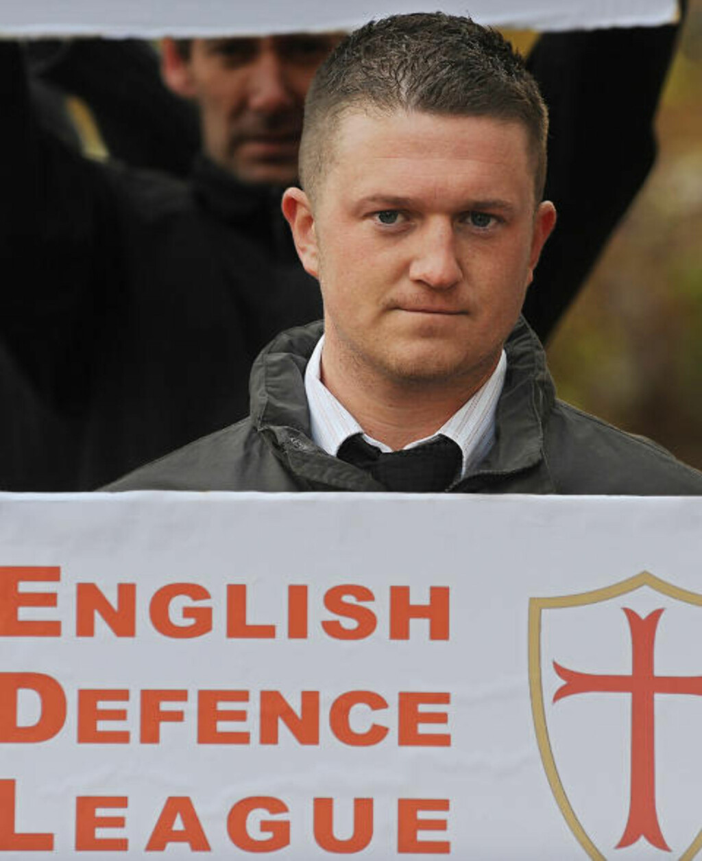 KOMMER IKKE: Talsperson for English Defence League, Stephen Lennon, kommer ikke til Norge i morgen. Det gjør derimot venner av ham fra organisasjonen. Her må han møte i retten, anklaget for overfall mot en politimann under en demonstrasjon. Foto: BEN STANSALL/AFP KOMMER IKKE: Talsperson for English Defence League, Stephen Lennon, kommer ikke til Norge i morgen. Det gjør derimot venner av ham fra organisasjonen. Her må han møte i retten, anklaget for overfall mot en politimann under en demonstrasjon. Foto: BEN STANSALL/AFP