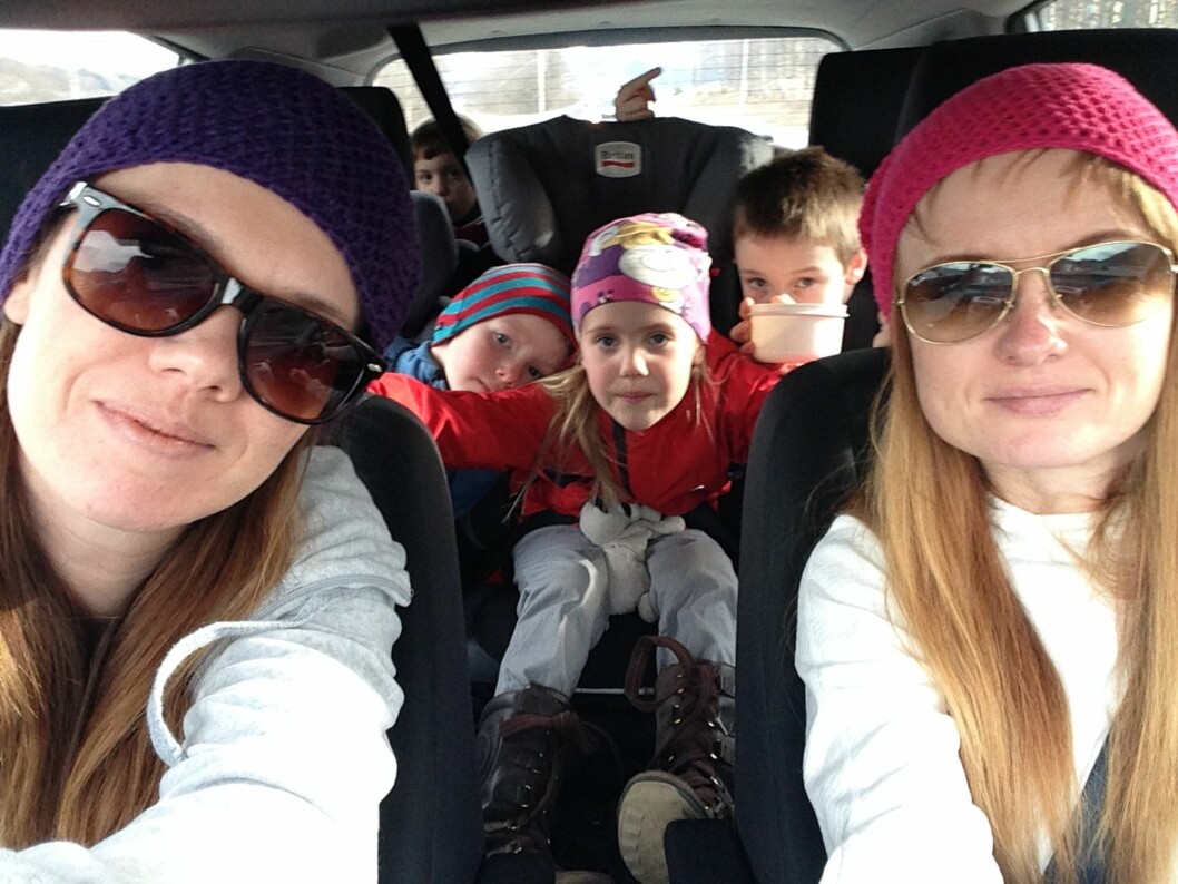 HELE STORFAMILIEN PÅ TUR: Vi kommer ikke til å slutte å reise på ferie sammen, selv om vi deler hjem, forteller søstrene. Foto: Privat HELE STORFAMILIEN PÅ TUR: Vi kommer ikke til å slutte å reise på ferie sammen, selv om vi deler hjem, forteller søstrene. Foto: Privat