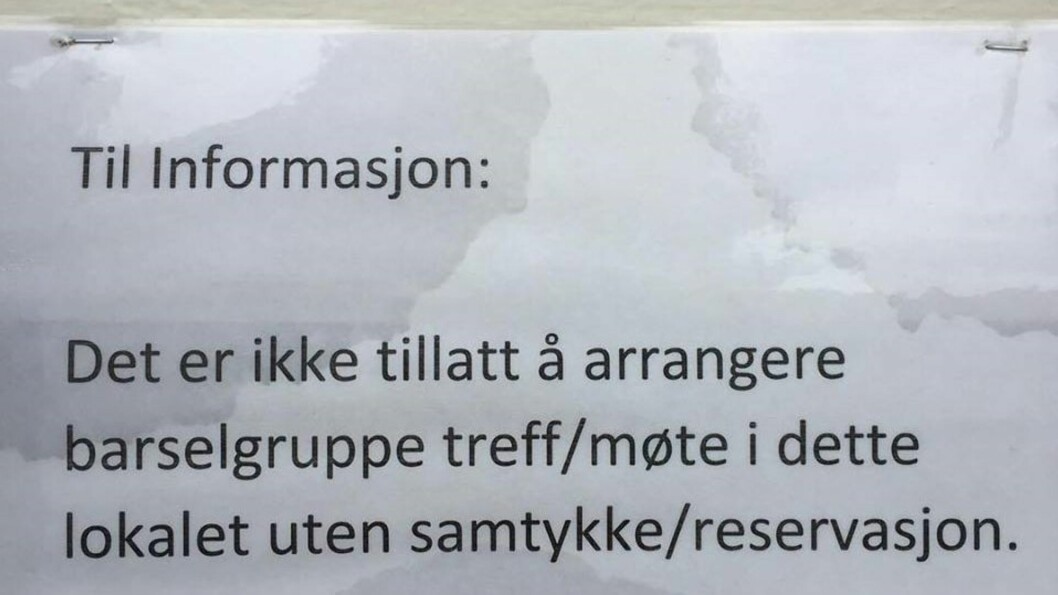 BA BARSELGRUPPER RESERVERE BORD: Flere småbarnsforeldre lot seg provosere av teksten som ble hengt opp i den populære kafeen Foto: Privat BA BARSELGRUPPER RESERVERE BORD: Flere småbarnsforeldre lot seg provosere av teksten som ble hengt opp i den populære kafeen Foto: Privat
