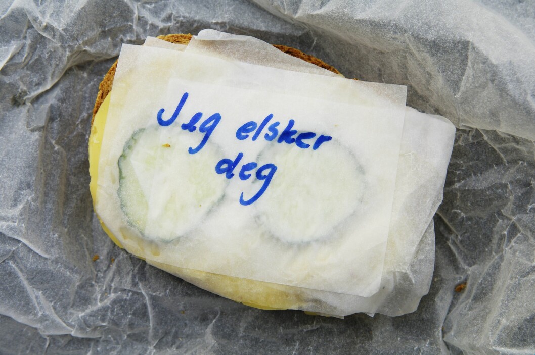 <strong>TIPS:</strong> En hyggelig hilsen kan ofte smake vel så godt som et kakestykke. Foto: Thorfinn Bekkelund / Samfoto <strong>TIPS:</strong> En hyggelig hilsen kan ofte smake vel så godt som et kakestykke. Foto: Thorfinn Bekkelund / Samfoto