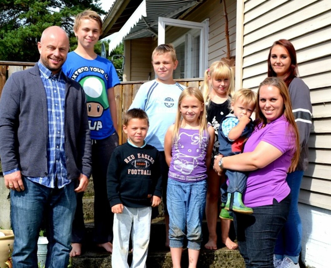 ÅTTEBARNSFAMILIEN: Linda og ektemannen Dan Richard 41 har barna Silje (16), Julian (15), Elias (11), Mia (10), Lilli (8), Eskil (5), Mika (2) og en nyfødt gutt som foreløpig er uten navn (ikke avbildet). Foto: Privat ÅTTEBARNSFAMILIEN: Linda og ektemannen Dan Richard 41 har barna Silje (16), Julian (15), Elias (11), Mia (10), Lilli (8), Eskil (5), Mika (2) og en nyfødt gutt som foreløpig er uten navn (ikke avbildet). Foto: Privat