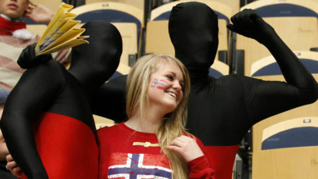<strong>HELSVART FOR TYSKLAND:</strong> Det var morsomt å være norsk håndballsupporter i Jönköping i ettermiddag. Foto: UMIT BEKTAS/REUTERS <strong>HELSVART FOR TYSKLAND:</strong> Det var morsomt å være norsk håndballsupporter i Jönköping i ettermiddag. Foto: UMIT BEKTAS/REUTERS