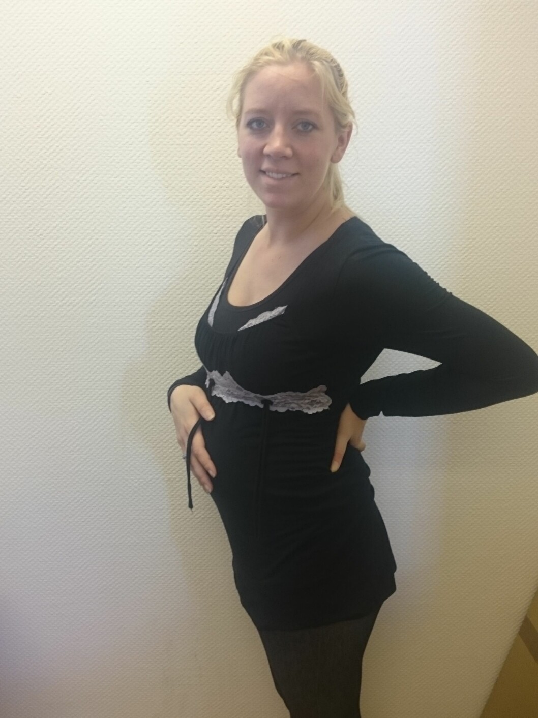 GRAVID MED NUMMER TRE: Jeanette forteller at det denne gangen går mye bedre takket være medisiner som demper kvalmen. Foto: Privat GRAVID MED NUMMER TRE: Jeanette forteller at det denne gangen går mye bedre takket være medisiner som demper kvalmen. Foto: Privat