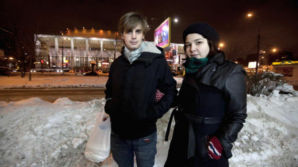 I MOSKVA: Maria Amelie og kjæresten Eivind Trædal rett etter at de var satt av uttransporteringsflyet mandag 24. januar. Nå er første etappe av jobben med den russiske papirmølla unnagjort - raskere enn beregnet. FOTO: HENNNING LILLEGÅRD/DAGBLADET. I MOSKVA: Maria Amelie og kjæresten Eivind Trædal rett etter at de var satt av uttransporteringsflyet mandag 24. januar. Nå er første etappe av jobben med den russiske papirmølla unnagjort - raskere enn beregnet. FOTO: HENNNING LILLEGÅRD/DAGBLADET.