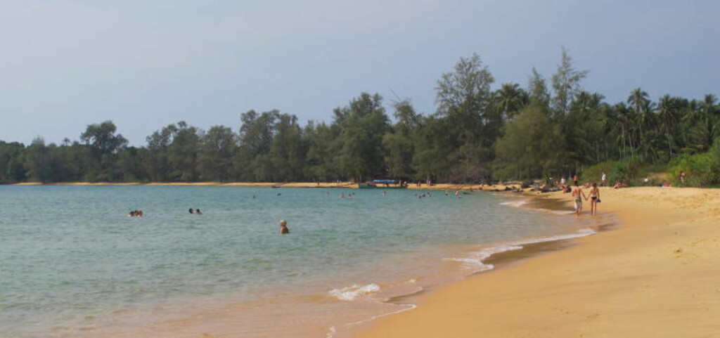 ØY-IDYLL: Den rolige øya Bamboo Island ligger like utenfor Sihanoukville, rundt en times båttur unna. Foto: SIRIL K. HERSETH ØY-IDYLL: Den rolige øya Bamboo Island ligger like utenfor Sihanoukville, rundt en times båttur unna. Foto: SIRIL K. HERSETH