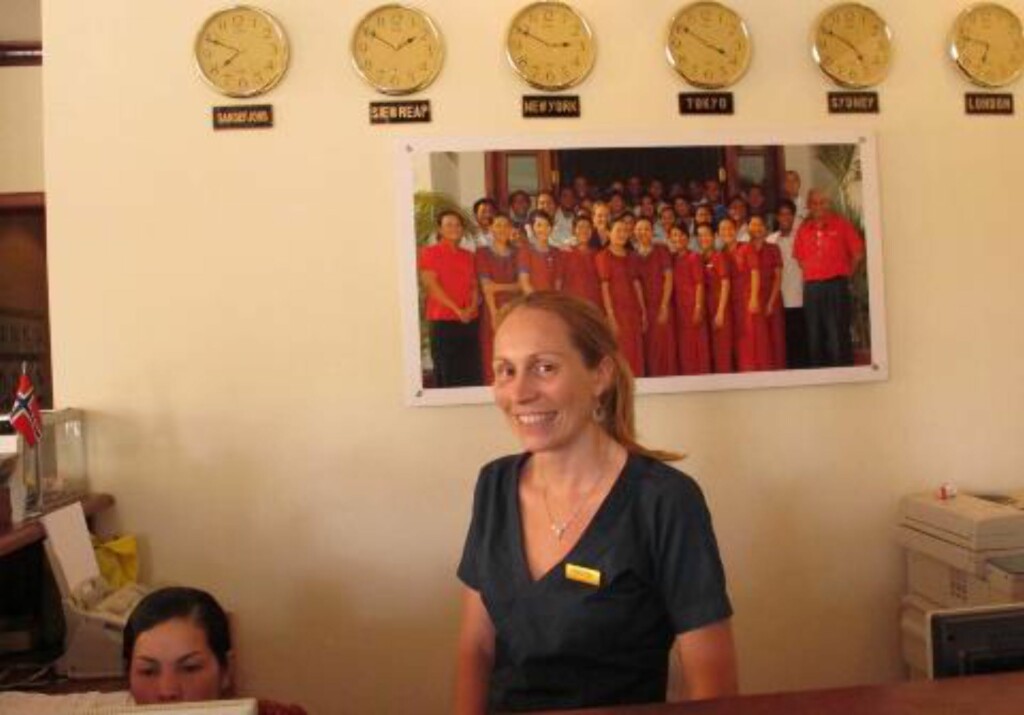 HOTELLEIER: Norske Kristin Hansen eier og driver hotellet Soria Moria i Siem Reap. Hun anbefaler deg å se Angkor Wat-tempelet. Foto: SIRIL K. HERSETH HOTELLEIER: Norske Kristin Hansen eier og driver hotellet Soria Moria i Siem Reap. Hun anbefaler deg å se Angkor Wat-tempelet. Foto: SIRIL K. HERSETH