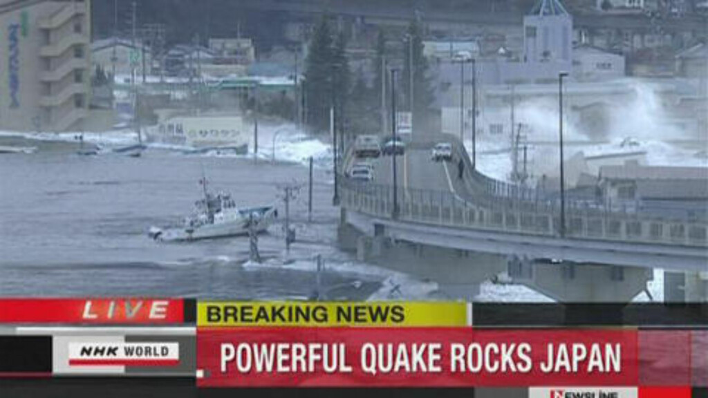 DRAMATISK: Den kraftige tsunamien treffer havna i byen Kamaishi REUTERS/NHK via Reuters TV/Scanpix DRAMATISK: Den kraftige tsunamien treffer havna i byen Kamaishi REUTERS/NHK via Reuters TV/Scanpix