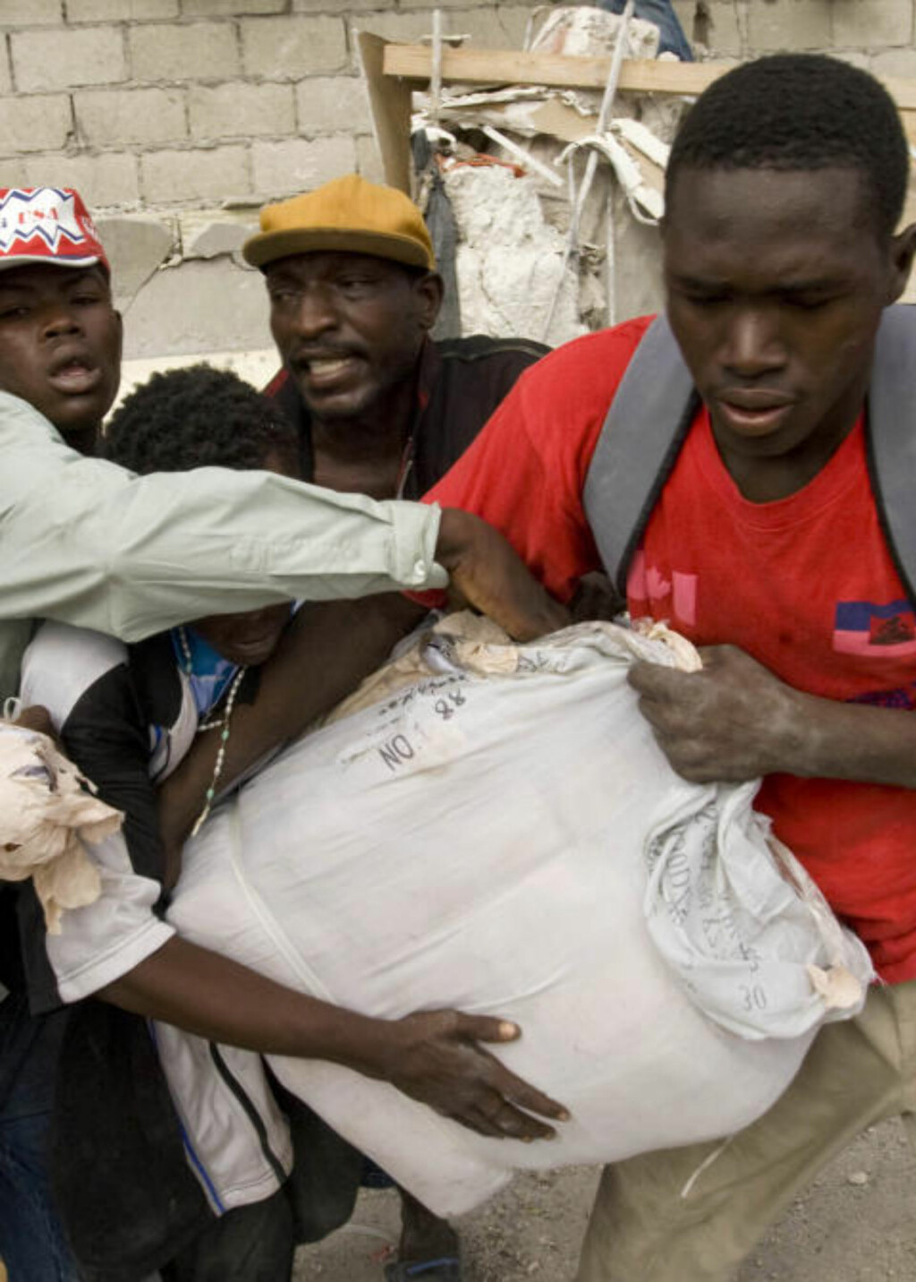 USA SENDTE SOLDATER: Midt under jordskjelvkatastrofen i Haiti måtte USA sende 10 000 soldater for å beskytte befolkningen mot opprør og plyndring. Foto: REUTERS/Logan Abassi/UN Photo/Scanpix USA SENDTE SOLDATER: Midt under jordskjelvkatastrofen i Haiti måtte USA sende 10 000 soldater for å beskytte befolkningen mot opprør og plyndring. Foto: REUTERS/Logan Abassi/UN Photo/Scanpix