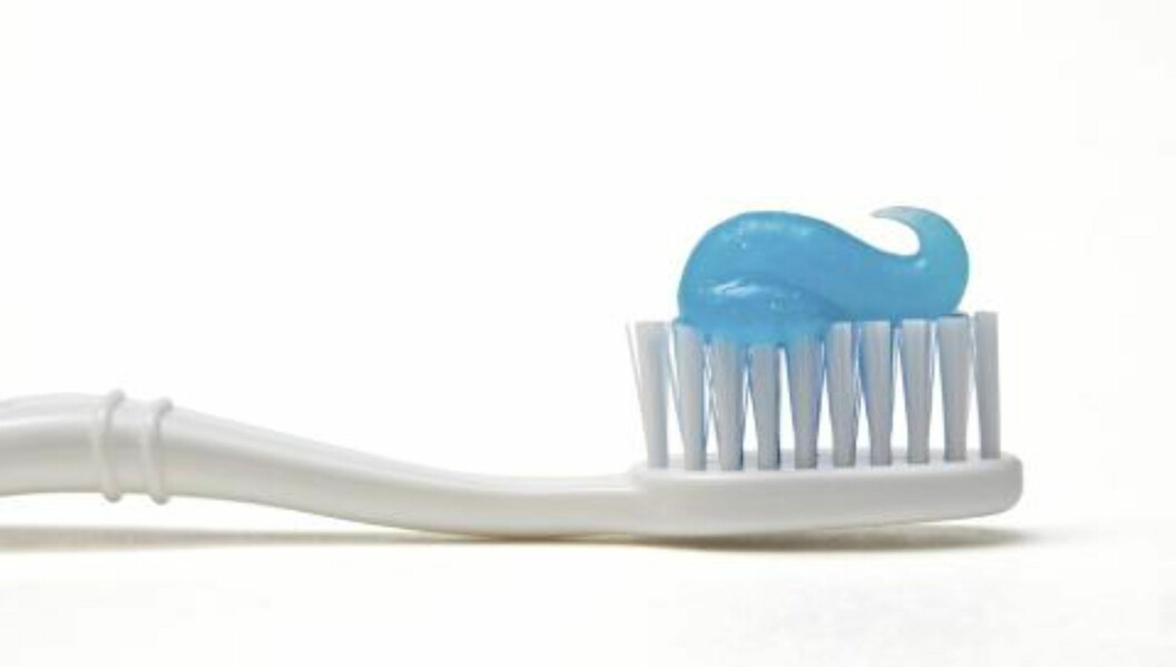 GNI DET INN: Tannkrem kan inneholde triklosan, som kan gi resistens mot antibiotika. FOTO: iStockphoto GNI DET INN: Tannkrem kan inneholde triklosan, som kan gi resistens mot antibiotika. FOTO: iStockphoto