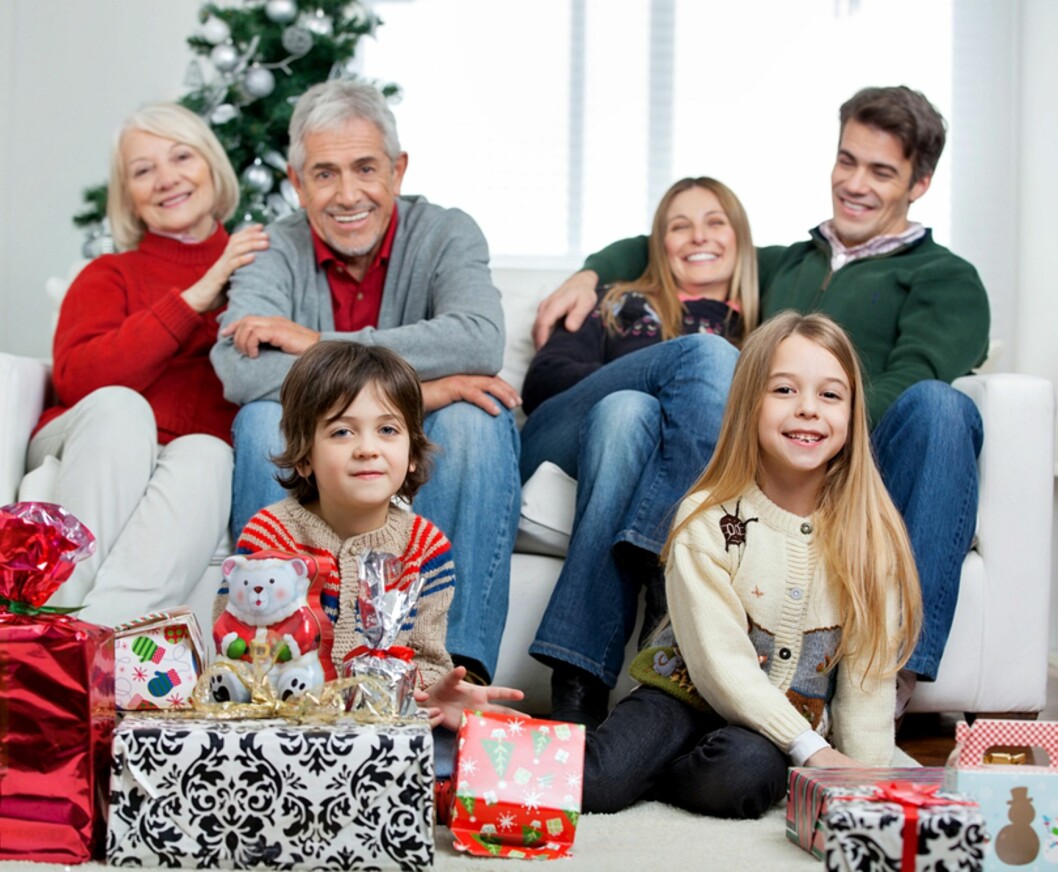 JO MERE VI ER SAMMEN: Tenk på tvers av nye og gamle familier når du planlegger julens selskapeligheter. Foto: Shutterstock JO MERE VI ER SAMMEN: Tenk på tvers av nye og gamle familier når du planlegger julens selskapeligheter. Foto: Shutterstock