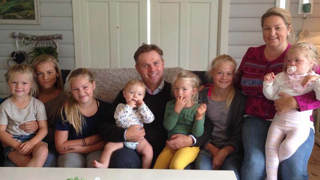 FAMILIE PÅ NI: Charlotte og Jan Henrik med barna Kristian, Josefine, Kristiane, Sunniva, Alida, Johanne og Sofie
Foto: privat FAMILIE PÅ NI: Charlotte og Jan Henrik med barna Kristian, Josefine, Kristiane, Sunniva, Alida, Johanne og Sofie
Foto: privat