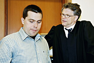 TJENTE 21 KRONER: David Toska (41) hadde beskjedne 21 kroner i inntekt i fjor. Her fra den såkalte Wonderboy-saken i 2007, sammen med forsvarer Øystein Storrvik. Foto: Nina Hansen / Dagbladet TJENTE 21 KRONER: David Toska (41) hadde beskjedne 21 kroner i inntekt i fjor. Her fra den såkalte Wonderboy-saken i 2007, sammen med forsvarer Øystein Storrvik. Foto: Nina Hansen / Dagbladet
