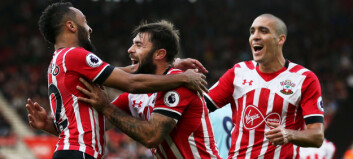 Austin banket inn to nye mål mot Burnley, mens det endelig løsnet for Redmond Austin banket inn to nye mål mot Burnley, mens det endelig løsnet for Redmond
