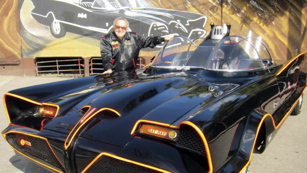 <strong>BILBYGGER:</strong> Det var George Barris som i sin tid brukte 15 000 dollar for å bygge om en Lincoln Futura til det vi i dag kjenner som «Batmobilen». Lørdag solgte han bilen på auksjon. Foto: AP Photo/NTB Scanpix <strong>BILBYGGER:</strong> Det var George Barris som i sin tid brukte 15 000 dollar for å bygge om en Lincoln Futura til det vi i dag kjenner som «Batmobilen». Lørdag solgte han bilen på auksjon. Foto: AP Photo/NTB Scanpix