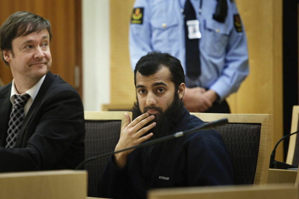 SIKTET FOR TRUSLER: Profetens Ummahs leder Ubaydullah Hussain er siktet for trusler mot to journalister og norske jøder. Her fra et fengslingsmøte i Oslo tingrett med sin advokat John Christian Elden. Foto: CHRISTIAN ROTH CHRISTENSEN / DAGBLADET SIKTET FOR TRUSLER: Profetens Ummahs leder Ubaydullah Hussain er siktet for trusler mot to journalister og norske jøder. Her fra et fengslingsmøte i Oslo tingrett med sin advokat John Christian Elden. Foto: CHRISTIAN ROTH CHRISTENSEN / DAGBLADET