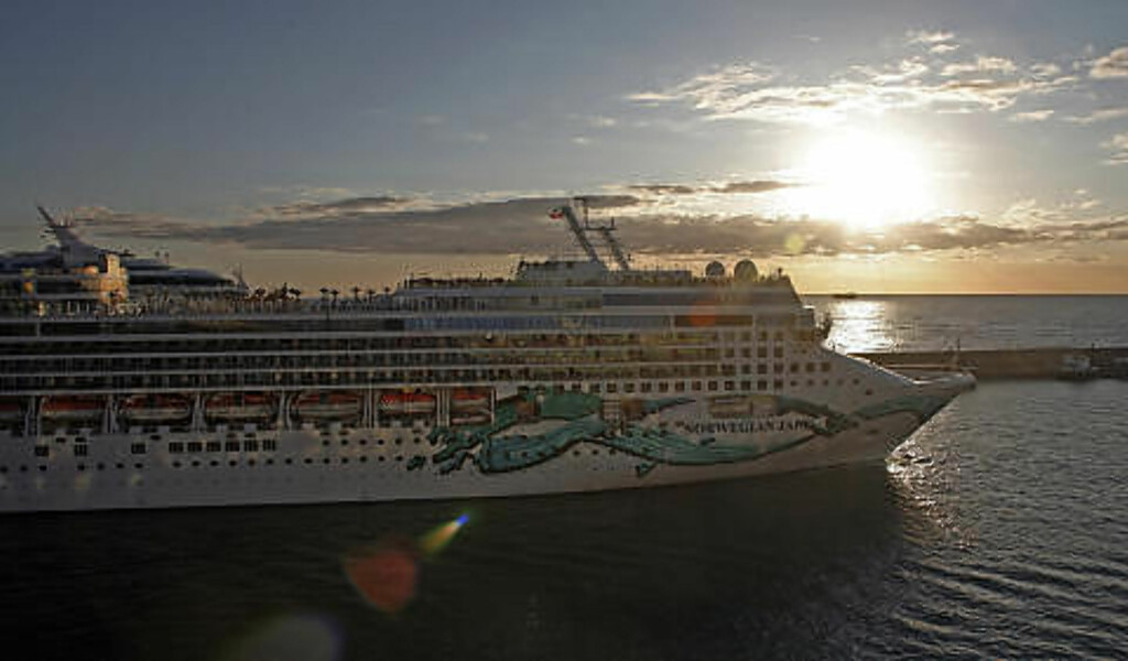 NORWEGIAN: Et skip fra NCL seiler ut fra havna i Civitavecchia i Italia, en av Europas travleste cruisehavner. Foto: EIVIND PEDERSEN NORWEGIAN: Et skip fra NCL seiler ut fra havna i Civitavecchia i Italia, en av Europas travleste cruisehavner. Foto: EIVIND PEDERSEN