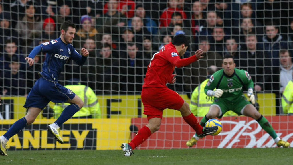 KAPTEIN: Luis Suarez utliknet oppskriftsmessig etter 17 minutter, men det var ikke nok. Foto: SCANPIX/REUTERS/Phil Noble KAPTEIN: Luis Suarez utliknet oppskriftsmessig etter 17 minutter, men det var ikke nok. Foto: SCANPIX/REUTERS/Phil Noble