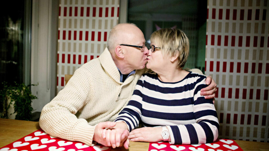 SEXLIVET BLOMSTRER: Det svenske ekteparet Anita (61) og Mats (62) Lindahl har både hyppigere og bedre sex enn de har hatt noen gang tidligere. Foto: KARL NILSON SEXLIVET BLOMSTRER: Det svenske ekteparet Anita (61) og Mats (62) Lindahl har både hyppigere og bedre sex enn de har hatt noen gang tidligere. Foto: KARL NILSON