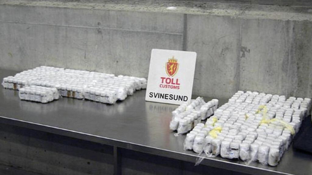 44 000 TABLETTER: Oktober 2012 ble en ungarer (43) ble tatt på Svinesund i helga med 44.000 tabletter gjemt i bildøra. Pillene var Rivotril, og er bare noen av de enorme mengdene benzodiazepiner som er beslaglagt i 2012. Foto: TOLLVESENET/NTB SCANPIX 44 000 TABLETTER: Oktober 2012 ble en ungarer (43) ble tatt på Svinesund i helga med 44.000 tabletter gjemt i bildøra. Pillene var Rivotril, og er bare noen av de enorme mengdene benzodiazepiner som er beslaglagt i 2012. Foto: TOLLVESENET/NTB SCANPIX