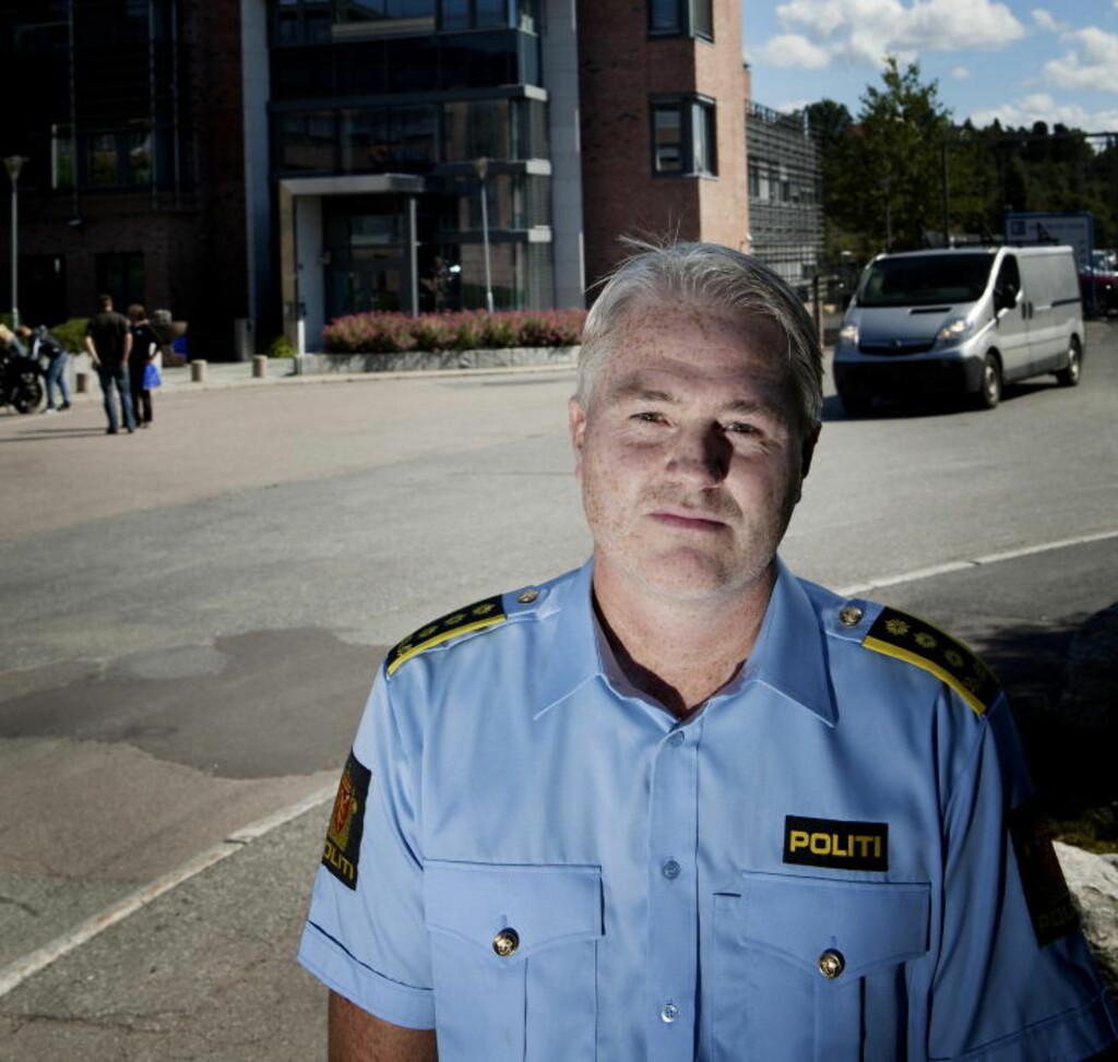 ORGANISERT KRIMINALITET: Eivind Borge fra Kripos sier at man ser at smuglingen har tilknytning til organisert kriminalitet i Norge og i utlandet.
- Dermed bidrar man til å finansiere organisert kriminalitet når man kjøper disse pillene, sier Borge. Foto: ANITA ARNTZEN/DAGBLADET ORGANISERT KRIMINALITET: Eivind Borge fra Kripos sier at man ser at smuglingen har tilknytning til organisert kriminalitet i Norge og i utlandet.
- Dermed bidrar man til å finansiere organisert kriminalitet når man kjøper disse pillene, sier Borge. Foto: ANITA ARNTZEN/DAGBLADET