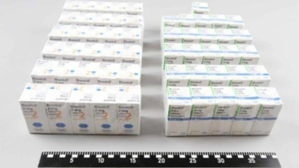 PRODUSERES LEGALT: Både «Valium» og «Rivotril» produseres av det sveitsiske legemiddelfirmaet Hoffmann-La Roche.
Roche Norge vil ikke overfor Dagbladet kommentere hvorfor de tror så mange av deres produkter blir innført illegalt til Norge, men skriver i en e-post at «dersom Roche får henvendelser fra Politimyndighetene så vil vi samarbeide på best mulig måte». Foto: POLITIET PRODUSERES LEGALT: Både «Valium» og «Rivotril» produseres av det sveitsiske legemiddelfirmaet Hoffmann-La Roche.
Roche Norge vil ikke overfor Dagbladet kommentere hvorfor de tror så mange av deres produkter blir innført illegalt til Norge, men skriver i en e-post at «dersom Roche får henvendelser fra Politimyndighetene så vil vi samarbeide på best mulig måte». Foto: POLITIET