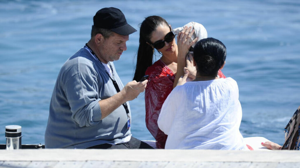MEKTIG: Harvey Weinstein har bygd opp både makt og en enorm formue som filmprodusent i Hollywood. Her er han med sin familie i Antibene, i mai 2011. Foto: Stella Pictures MEKTIG: Harvey Weinstein har bygd opp både makt og en enorm formue som filmprodusent i Hollywood. Her er han med sin familie i Antibene, i mai 2011. Foto: Stella Pictures