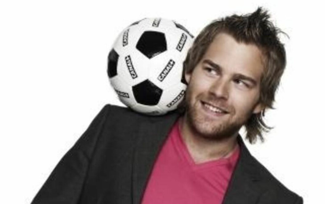 <strong>HYLLET SCORINGEN:</strong> Petter Veland er Villarreal-supporter, men kunne ikke unngå å hylle målet til Ronaldinho. Foto: C More <strong>HYLLET SCORINGEN:</strong> Petter Veland er Villarreal-supporter, men kunne ikke unngå å hylle målet til Ronaldinho. Foto: C More