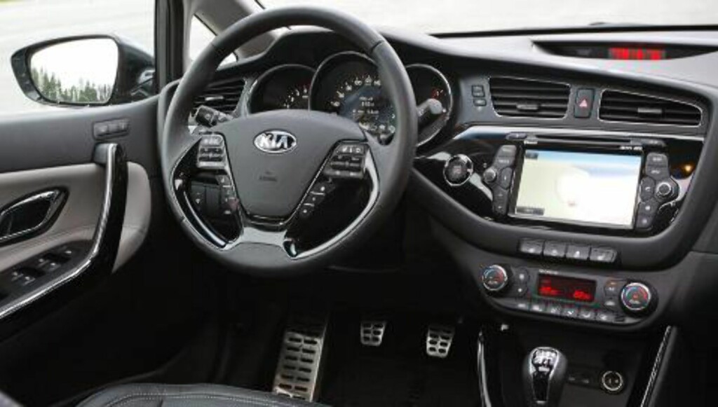 MODERNE: Kia har tatt sjumilssteg når det kommer til materialvalg og kvalitetsfølelse de siste årene, og Cee'd er ikke noe unntak. MODERNE: Kia har tatt sjumilssteg når det kommer til materialvalg og kvalitetsfølelse de siste årene, og Cee'd er ikke noe unntak.