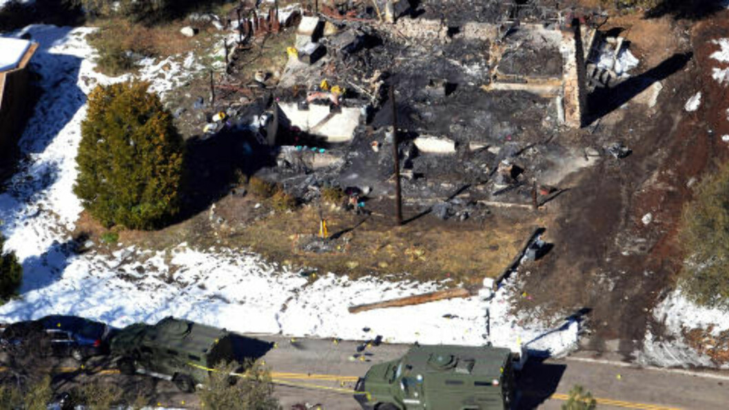 <strong>FUNNET I RUINENE:</strong> Christopher Dorner ble funnet i disse ruinene i Big Bear i California. Foto: AP / NTB SCANPIX <strong>FUNNET I RUINENE:</strong> Christopher Dorner ble funnet i disse ruinene i Big Bear i California. Foto: AP / NTB SCANPIX