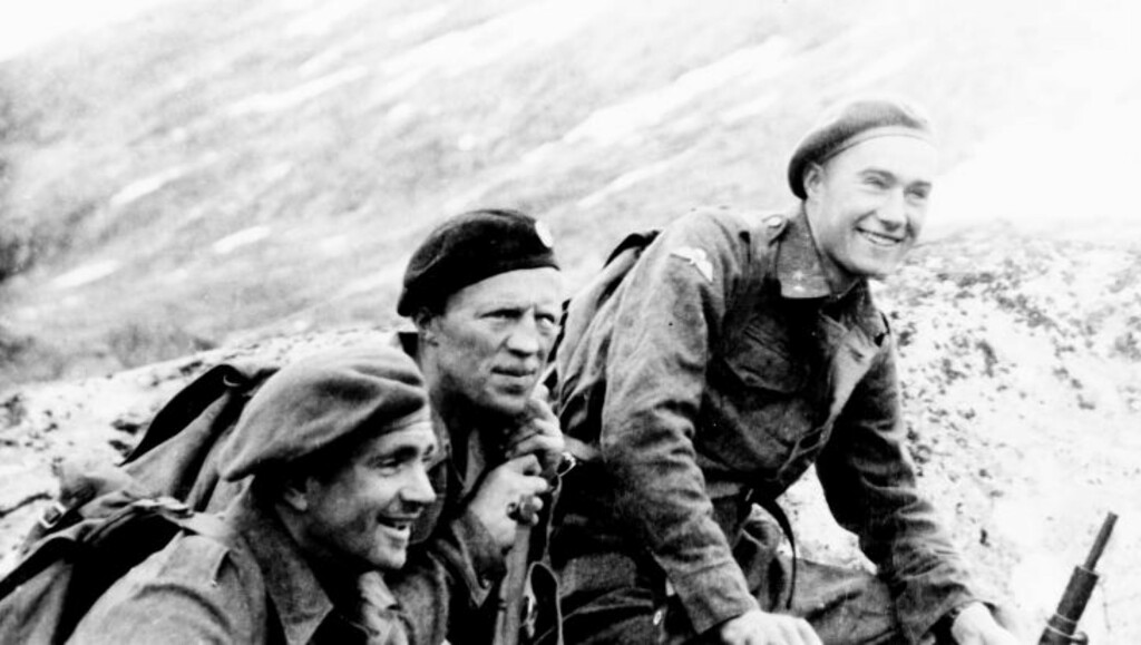 I FJELLET: Etter tungtvannsaksjonen ble Joachim Rønneberg (til høyre) sendt til Tafjordfjellene for å organisere sabotasjeaksjoner mot jernbanen. F.v. Olav Aarsæther, Birger Strømsheim og Rønneberg. Foto: Ascheoug I FJELLET: Etter tungtvannsaksjonen ble Joachim Rønneberg (til høyre) sendt til Tafjordfjellene for å organisere sabotasjeaksjoner mot jernbanen. F.v. Olav Aarsæther, Birger Strømsheim og Rønneberg. Foto: Ascheoug