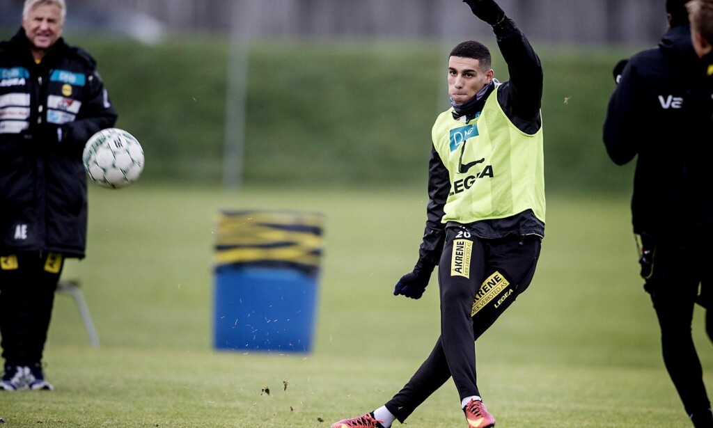 MØTER GAMLEKLUBBEN: Mohamed Ofkir er klar for å møte erkerival Vålerenga på søndag, klubben som ikke ville satse på han som 16-åring. Her sammen med Arne Erlandsen på LSK-trening denne uka. Foto: Hans Arne Vedlog MØTER GAMLEKLUBBEN: Mohamed Ofkir er klar for å møte erkerival Vålerenga på søndag, klubben som ikke ville satse på han som 16-åring. Her sammen med Arne Erlandsen på LSK-trening denne uka. Foto: Hans Arne Vedlog