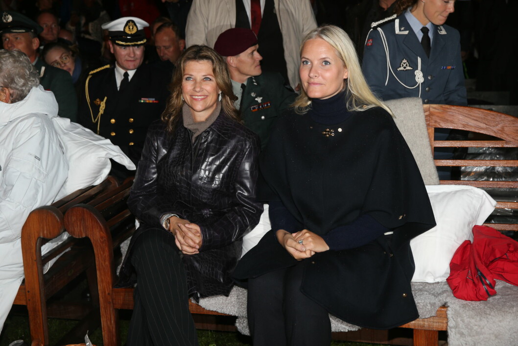 FILMKVELD: Prinsesse Märtha Louise så ut til å kose seg med svigerinnen Mette-Marit og flere andre familiemedlemmer under førpremieren av "Kongens nei" i Slottsparken tidligere denne uken. Foto: Andreas Fadum/Se og Hør FILMKVELD: Prinsesse Märtha Louise så ut til å kose seg med svigerinnen Mette-Marit og flere andre familiemedlemmer under førpremieren av "Kongens nei" i Slottsparken tidligere denne uken. Foto: Andreas Fadum/Se og Hør