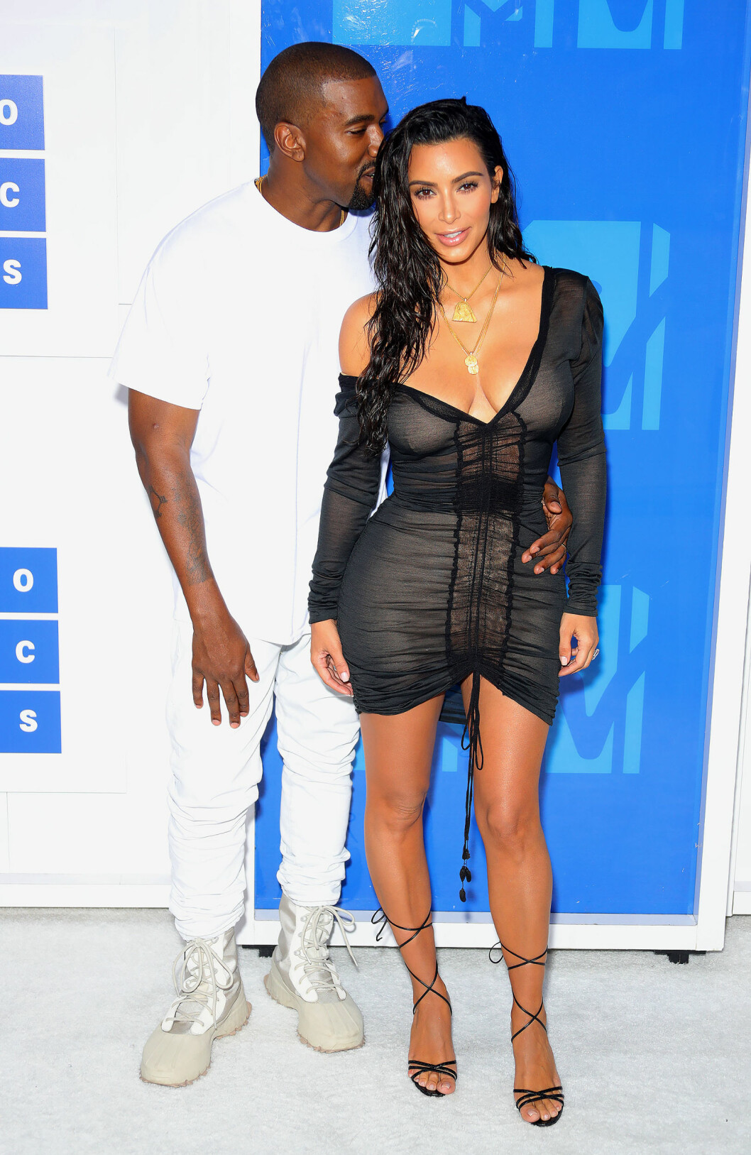 SUPERPAR: Kanye West og Kim Kardashian kom sammen på MTV VMAs i Madison Square Garden i New York søndag 28. august. Foto: Splash News SUPERPAR: Kanye West og Kim Kardashian kom sammen på MTV VMAs i Madison Square Garden i New York søndag 28. august. Foto: Splash News