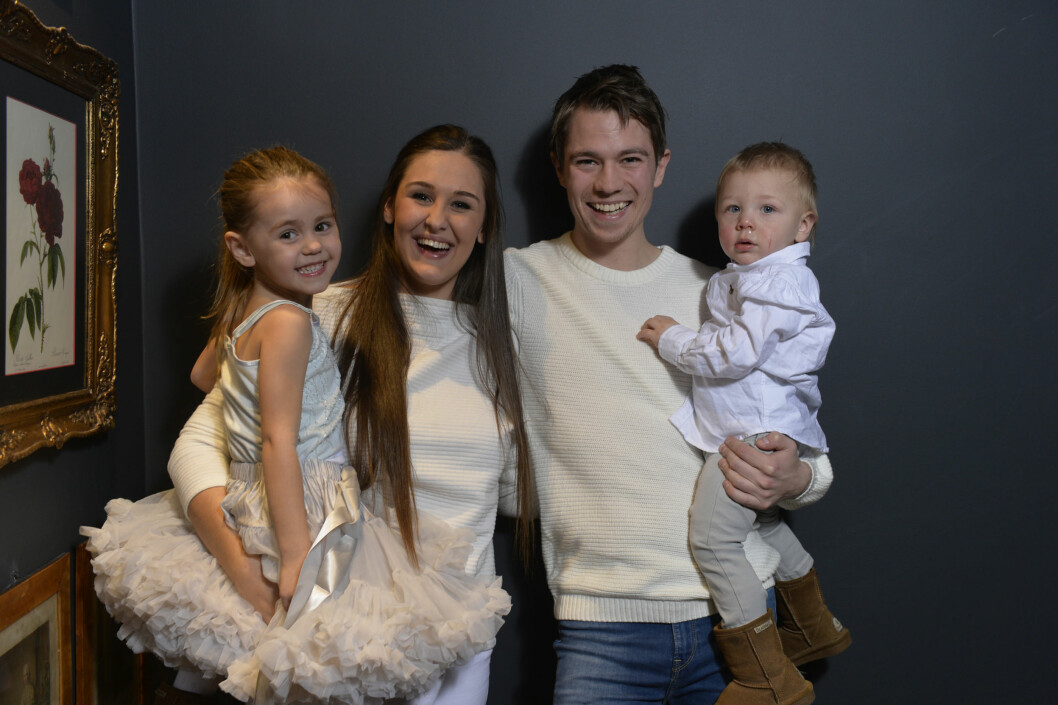 BABYLYKKE: Anna Rasmussen gleder seg til å bli trebarnsmor i oktober. Her sammen med kjæresten Jan og barna Michelle og William. Foto: Geir Egil Skog BABYLYKKE: Anna Rasmussen gleder seg til å bli trebarnsmor i oktober. Her sammen med kjæresten Jan og barna Michelle og William. Foto: Geir Egil Skog