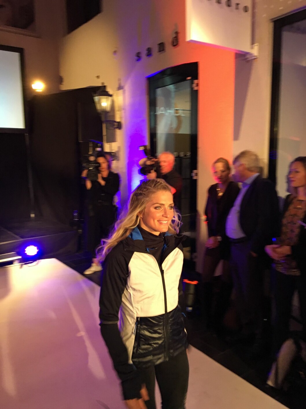 SOM MODELL: Kolleksjonen med sportsklær som Therese Johaug lanserte i november 2015, er blitt svært populær. Hun gikk selv på catwalken under lanseringen. Foto: Se og Hør SOM MODELL: Kolleksjonen med sportsklær som Therese Johaug lanserte i november 2015, er blitt svært populær. Hun gikk selv på catwalken under lanseringen. Foto: Se og Hør