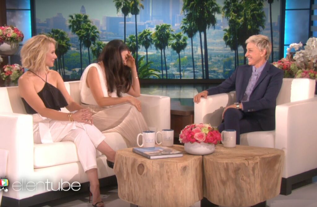 SATT UT: Mila Kunis mistet munn og mæle da både Ellen DeGeneres og Kristen Bell spurte om sexlivet hennes med ektemannen Ashton Kutcher. Foto: Skjermdump SATT UT: Mila Kunis mistet munn og mæle da både Ellen DeGeneres og Kristen Bell spurte om sexlivet hennes med ektemannen Ashton Kutcher. Foto: Skjermdump